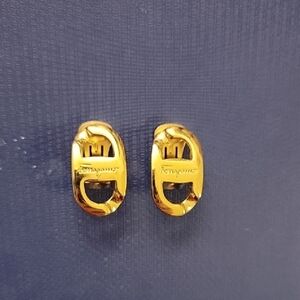 ⭐️Salvatore Ferragamo Made In Italy Stamped Gold Minimalist Clip-on Earrings